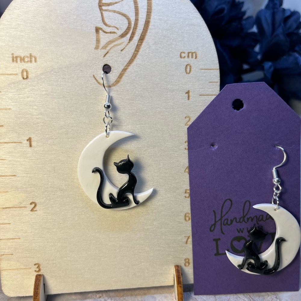 Black Cat on a Moon polymer clay earrings. - Picture 3 of 3